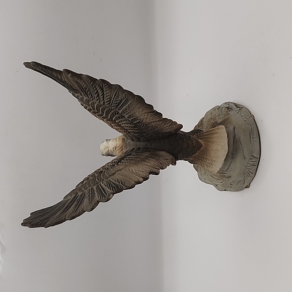 Vintage 1983 Royal Crown Arnart Eagle Figurine Signed by J. Byron - Picture 4 of 10